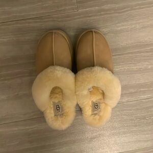 Uggs slippers